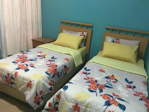 Zoomma Marina Court Condo - Image 2