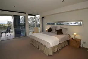 Gippsland Lakehouse A - Canal frontage - Image 4