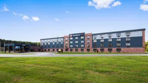 Best Western Plus Portage Hotel & Suites - Image 3