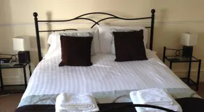 Kings Arms Pub & Rooms - Image 4