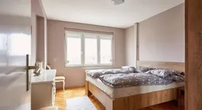 Spacious modern apartment in peaceful neighborhood - Image 3