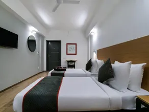 OYO Townhouse 074 Nampally - Image 4