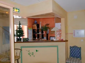 Hotel Du Commerce - Image 2