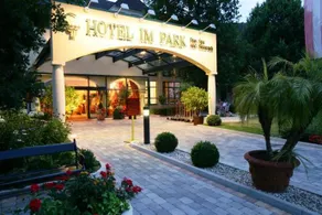 Romantik Hotel im Park - Image 2