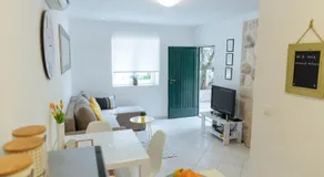 LCT Charming Beach House - Image 4
