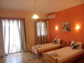 Makis Studios & Apartments - Image 2