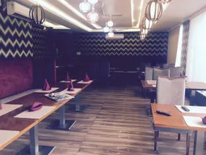 Platinum Palace - Image 5