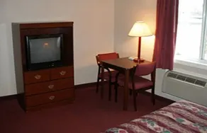 Red Carpet Inn - Image 4