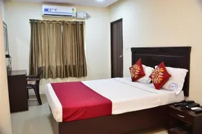 Hotel Sitara Grand - Image 3