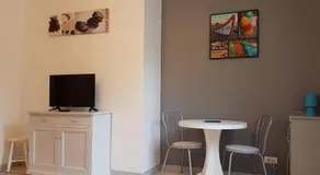 10 Rue des Récollets 1er gauche - Image 2