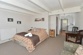 Falls Motel & Waterfront Campground - Image 4