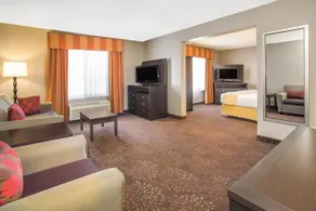 Holiday Inn Express Hotel & Suites Muncie - Image 5