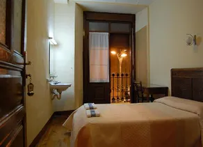 Hostal Paris - Image 4