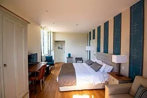 Hotel Le Chateau de Césarges - Image 5