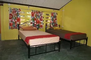 Dorm Des Fleurs Hostel - Image 2