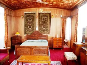 Howrah Houseboat - Image 4