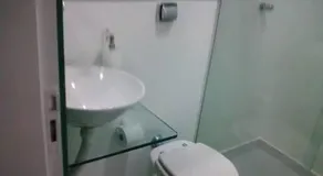 Quarto de Casal Banheiro Privativo Ar Condicionado Frigobar na Avenida Carlos Gomes - Image 3