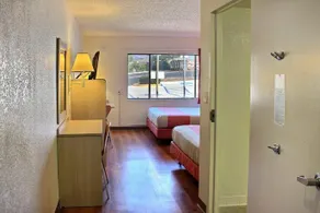 Motel 6 - Image 5