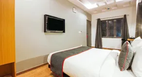 SilverKey Executive Stays 29014 Sunrise Apartment - Image 2