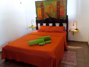 Yellow House - Image 4