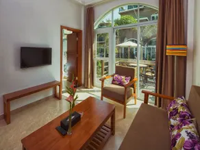 Phoenix Villa Hotel Sanya - Image 2