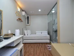 2u Guesthouse - Image 2