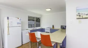 14 Zircon Street - Centrally located family home with covered deck, close to patrolled beach & shops - Image 2