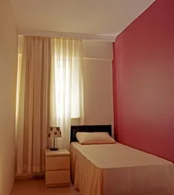 Educa Hostel Airport - Image 2