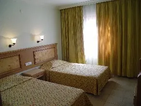 Midpoint Club & Suites - Image 2
