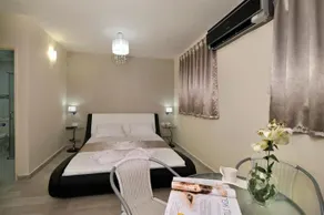Royal Views Hotel - Image 4