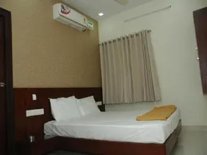M HOTEL BENZ CIRCLE - Image 4