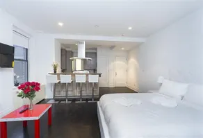 5th Avenue Suites - Image 2