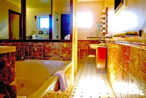 A Cayuga LakeFront Inn - Hotel Alt Ithaca New York - Image 3