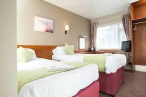 Red Lion Hotel - Image 2