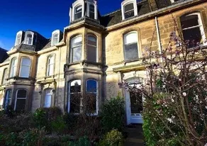 R and R Scotland Apartments - The Rampart - Image 2