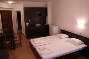 Royal Palm Apartments - Image 3