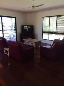 Lakeside Cottage Woodford - Image 4