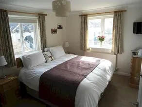 Hunters Lodge Bed and Breakfast - Image 3