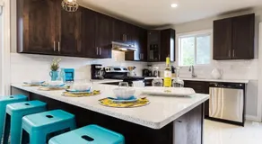 French Garden Escape! Garage Parking, Central Location, Complimentary Netflix, WiFi, Sleeps 8! - Image 2