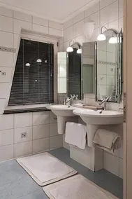 Deluxeapartman - Image 5