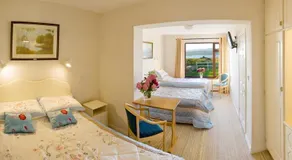 Lakelands Farm Guesthouse - Image 4