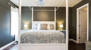 French Garden Escape! Garage Parking, Central Location, Complimentary Netflix, WiFi, Sleeps 8! - Image 3