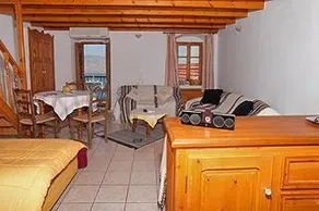 Anna Apt - Image 4