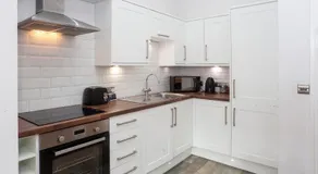 Apartment 4 The Keyes- Stunning & Stylish Apartment With Free Parking - Image 4