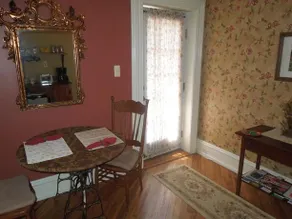 Suites on Broadway - Image 4