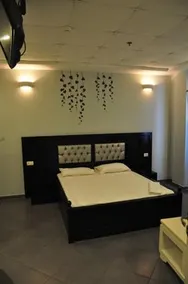Spat Rooms - Image 3