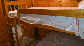 Casa de madera con piscina privada - Image 5