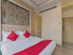 Oyo Flagship 17200 Hotel Neelkamal Chembur - Image 3
