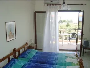 Yianna Studios & Apartments - Image 5