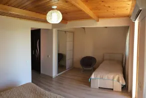 Deluxe Guest House - Image 5